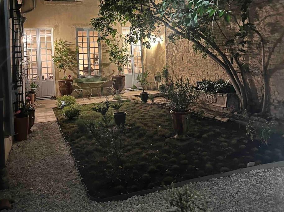 Apartment Le Chapitre Avec Jardin - Centre Historique Nimes