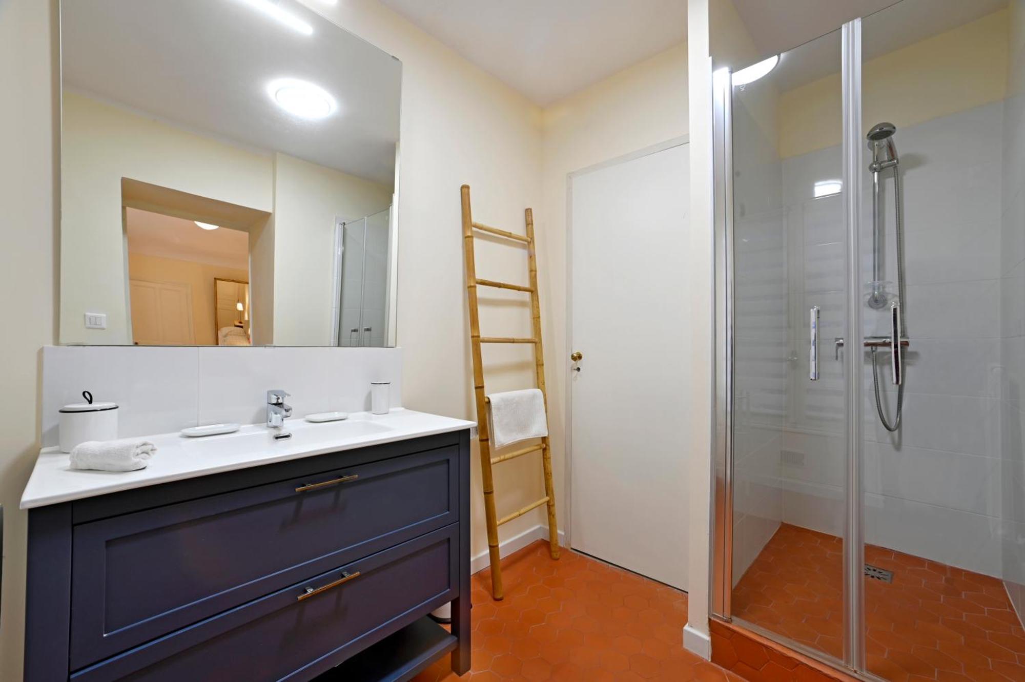 Apartment Le Chapitre Avec Jardin - Centre Historique Nimes